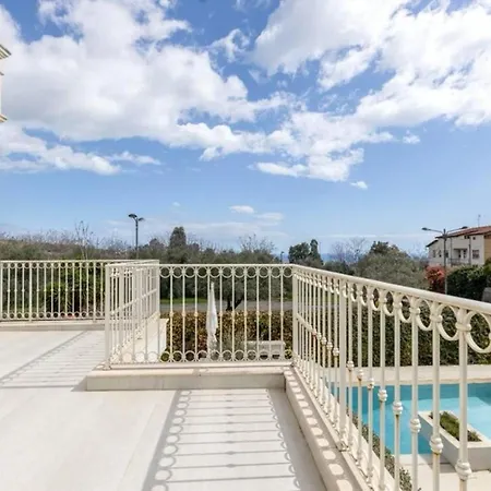 Apartment Mediterranean - Style In - 5 Bedrooms, Pool, Garden Olbia