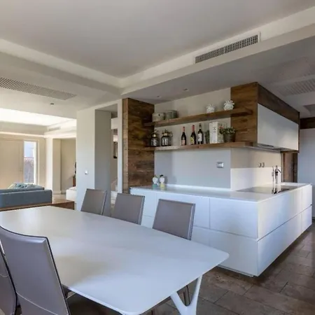 Mediterranean - Style In - 5 Bedrooms, Pool, Garden Olbia
