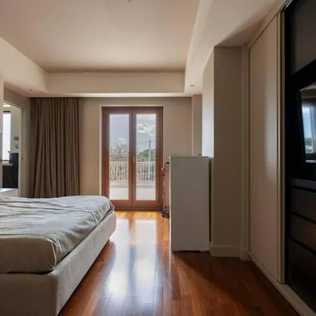 Mediterranean - Style In - 5 Bedrooms, Pool, Garden Apartment Olbia